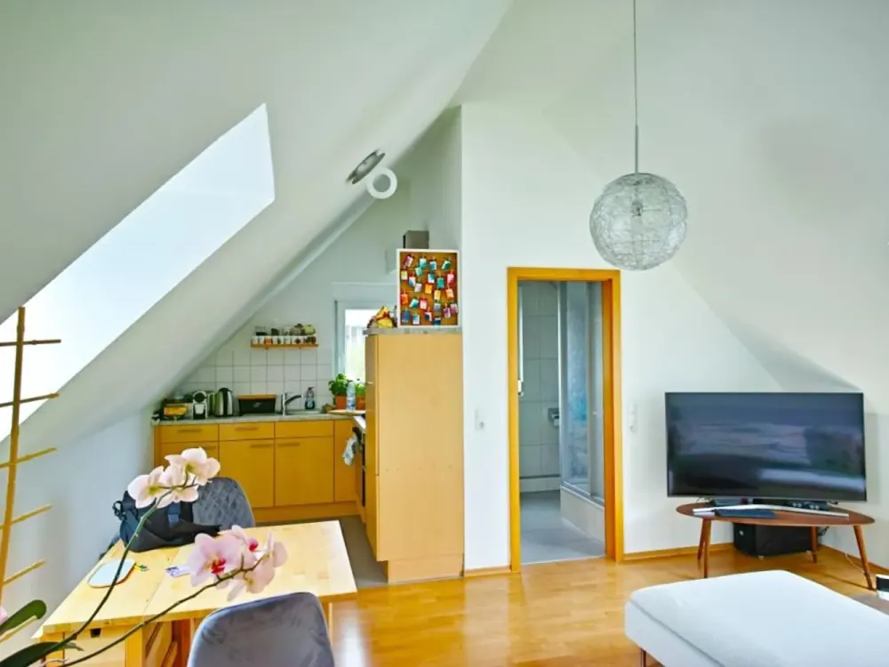 Compact and Well-Maintained: 2-Room Apartment in Denkendorf