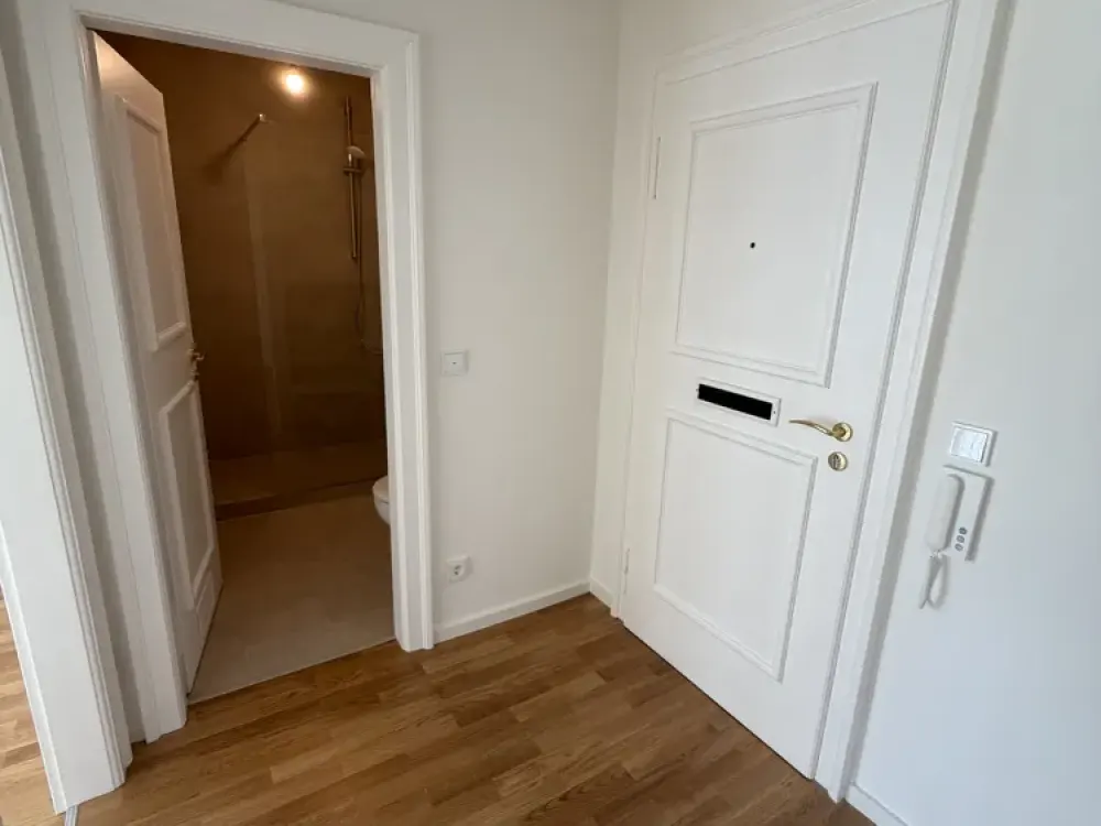 Erstbezug nach umfassender Sanierung, hochwertige 2-Zimmer-Wohnung mit zwei Balkonen in Nymphenburg