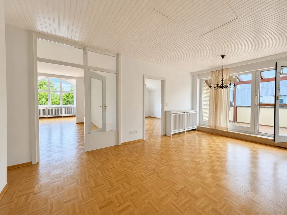 Lieblingslage Volksdorf! Helle 3 Zi.-Wohnung mit Dachterrasse & Garten