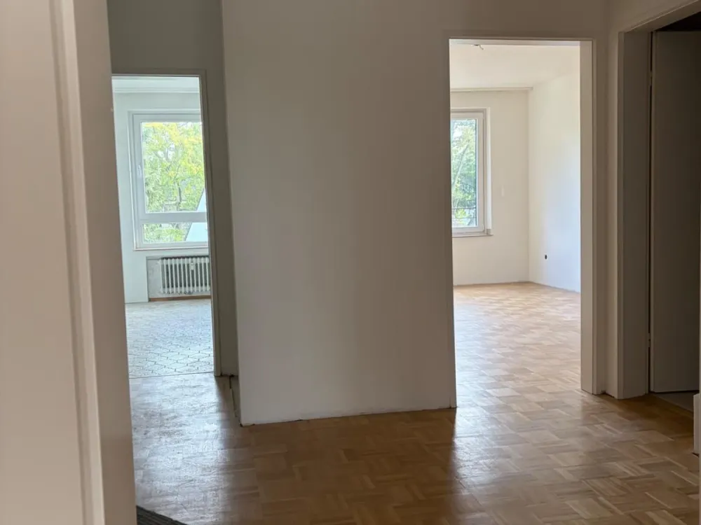 großzügige renovierte Zweizimmer Wohnung ca. 82qm in Döln Dellbrü