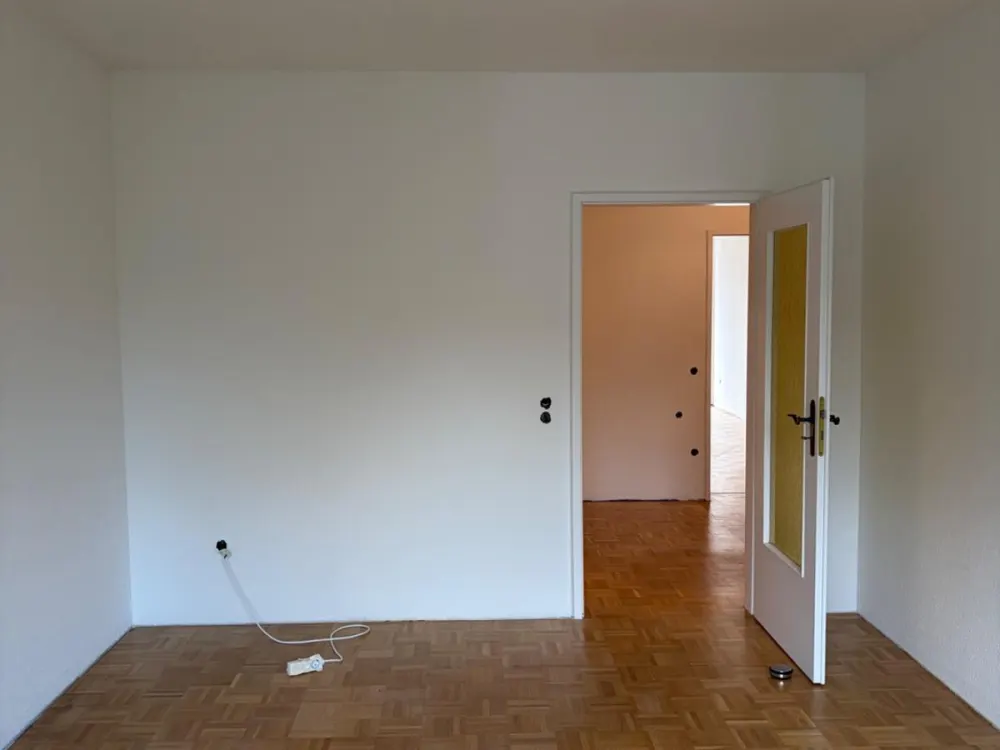 großzügige renovierte Zweizimmer Wohnung ca. 82qm in Döln Dellbrü
