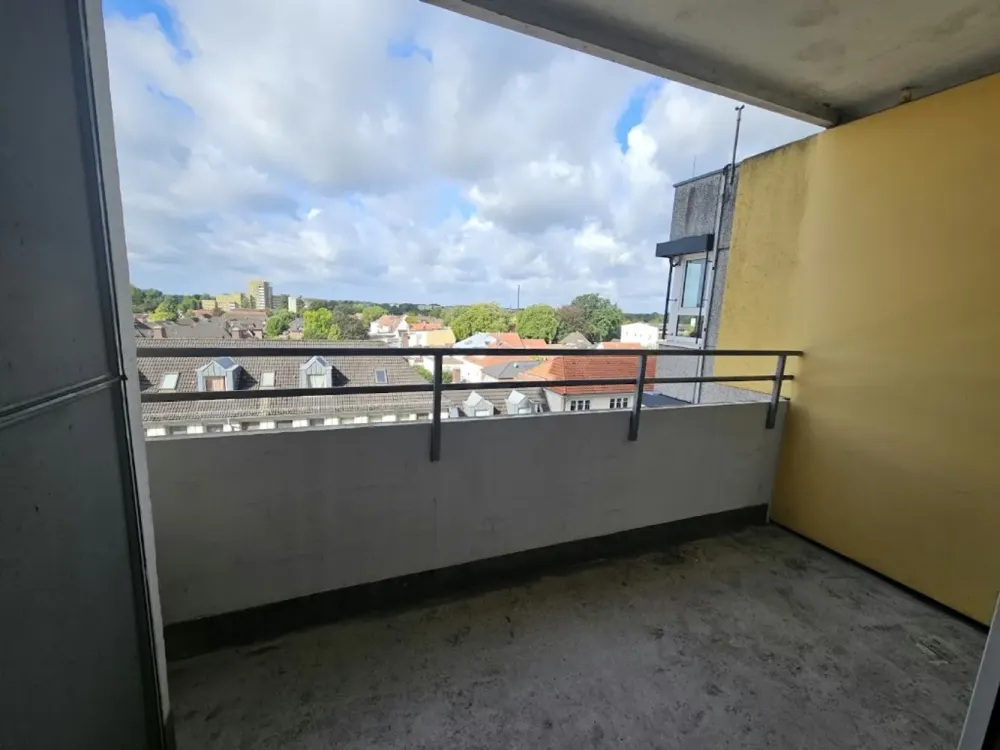 Bezugsfertig ab Oktober: frisch renovierte 1-Zimmer-Wohnung mit Balkon & Küchenzeile im Stadtzentrum
