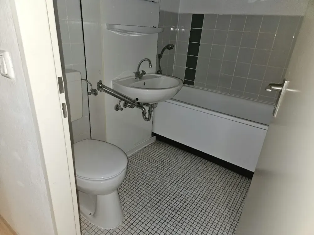 Bezugsfertig ab Oktober: frisch renovierte 1-Zimmer-Wohnung mit Balkon & Küchenzeile im Stadtzentrum