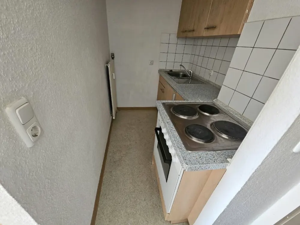 Bezugsfertig ab Oktober: frisch renovierte 1-Zimmer-Wohnung mit Balkon & Küchenzeile im Stadtzentrum