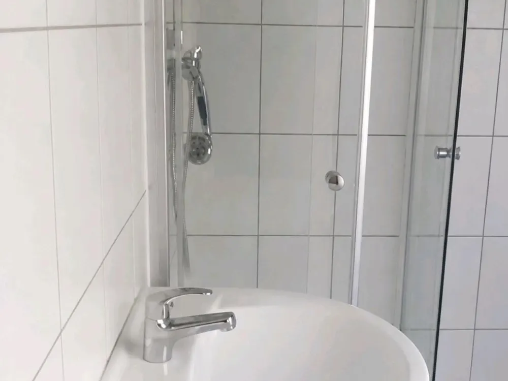 Helle 1-Zimmer-Whg. (40qm) mit EBK & Duschbad