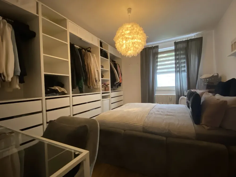 Zum 01.01- EG-Wohnung, modern, saniert, neues Bad, Möbelübernahme komplett möglich