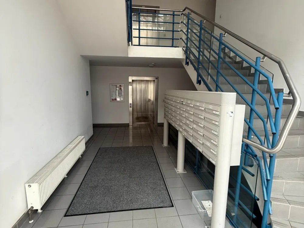 Einzimmerwohnung zu vermieten mit Balkon