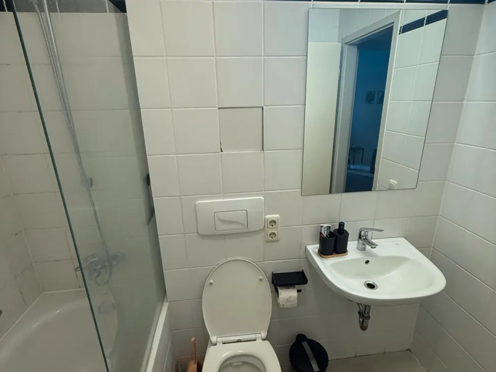 Einzimmerwohnung zu vermieten mit Balkon