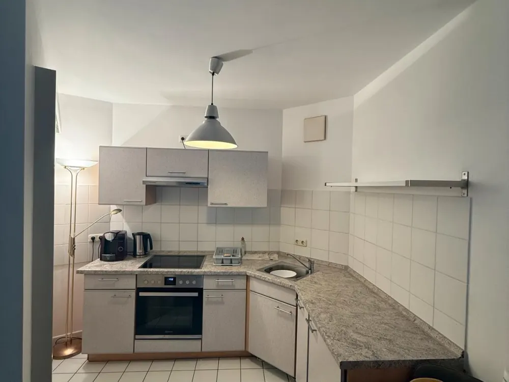 Einzimmerwohnung zu vermieten mit Balkon