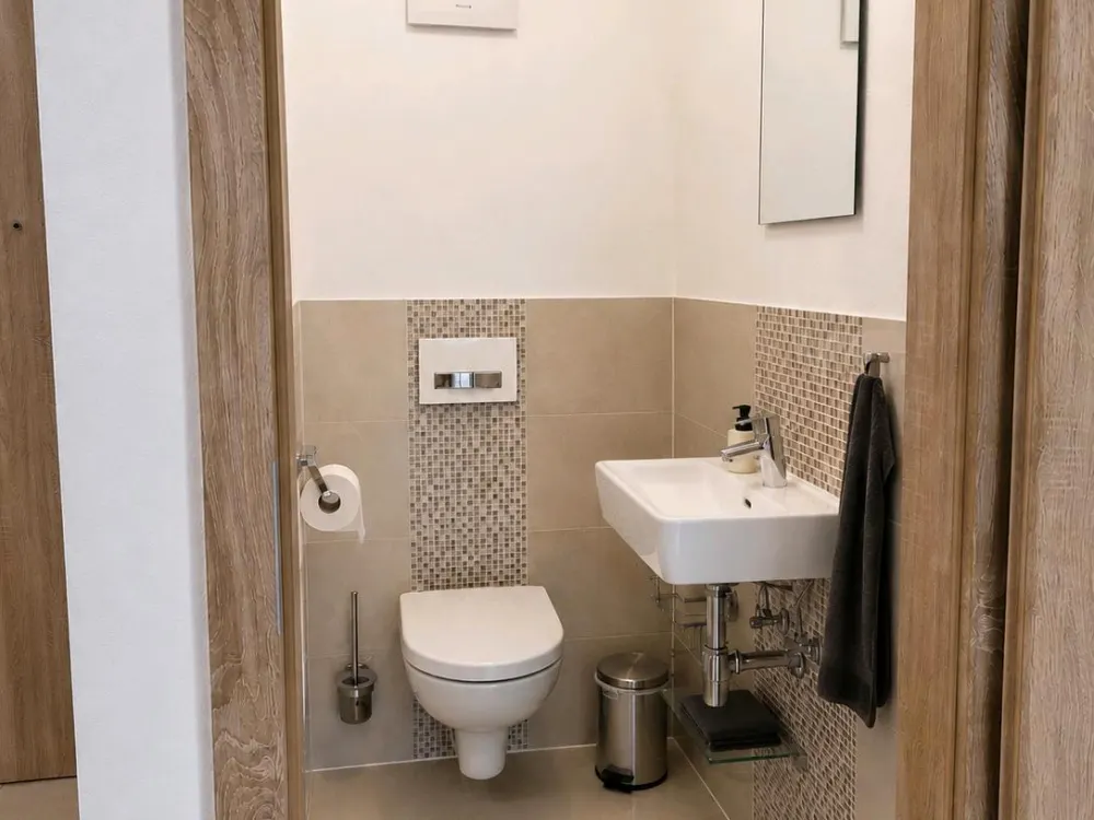 Helle 4-Zimmer-Wohnung mit Balkon, Garage&Stellplatz in NT-Zizis