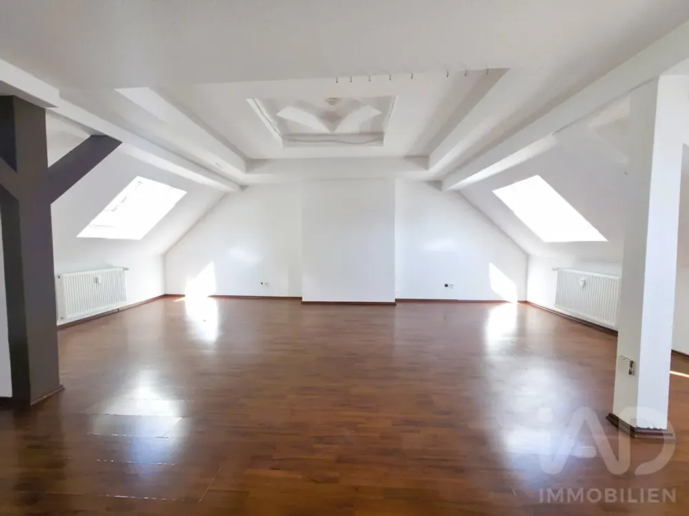 Attraktive Dachgeschosswohnung: Wohnen mit Charme in Bochum