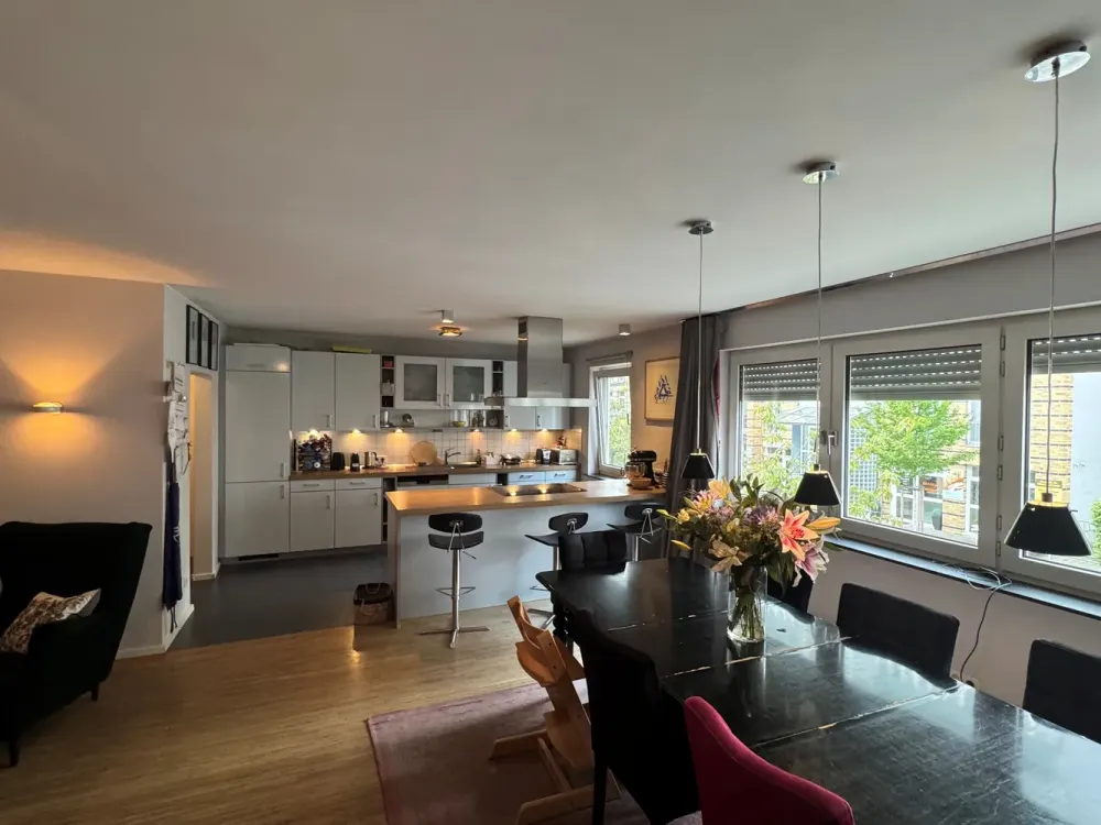 Westend-Süd: Top aufgeteilte 4-Zimmer Wohnung mit Balkon und Gemeinschaftsgarten