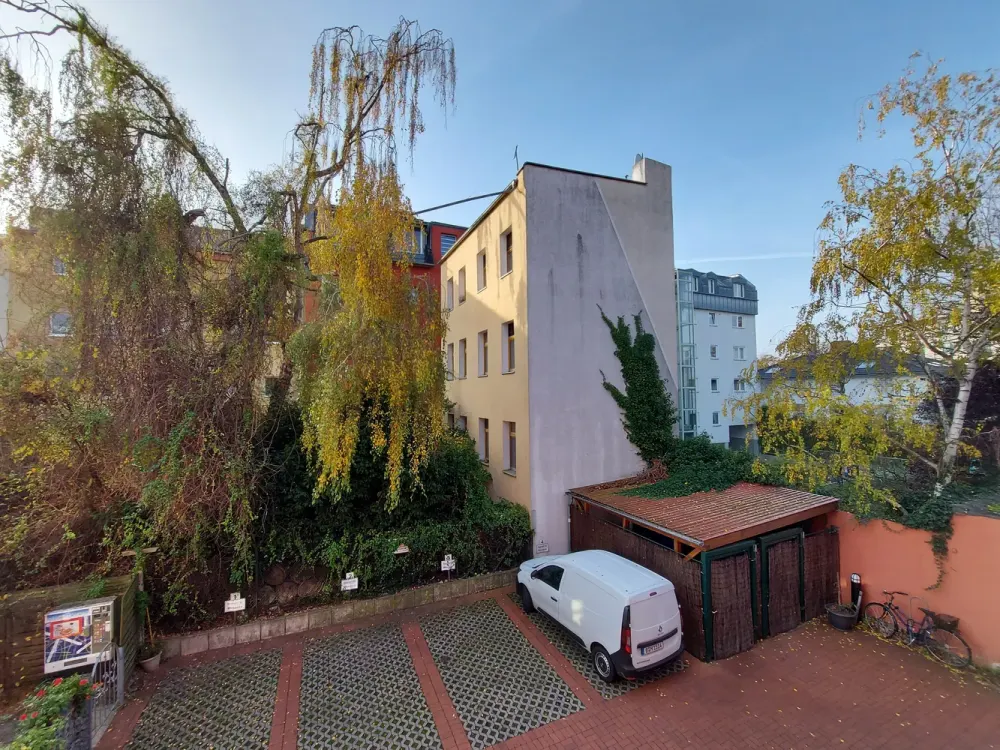 Zentral und sonnig in Westendlage - Balkon in Hoflage, Sofort bezugsfrei