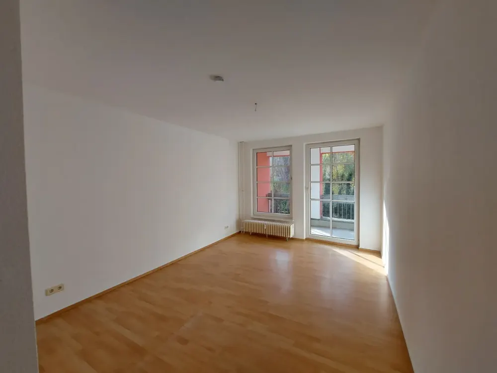 Zentral und sonnig in Westendlage - Balkon in Hoflage, Sofort bezugsfrei