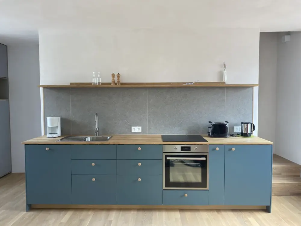 Lichtdurchflutete Maisonette-Wohnung - Möblierung möglich