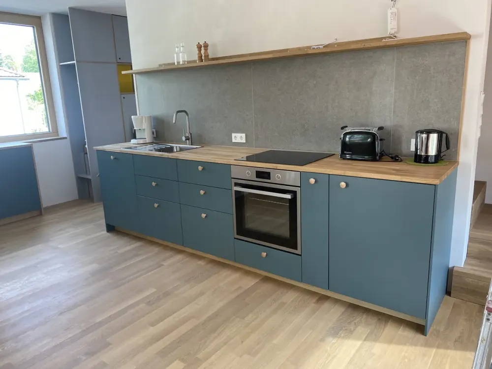Lichtdurchflutete Maisonette-Wohnung - Möblierung möglich