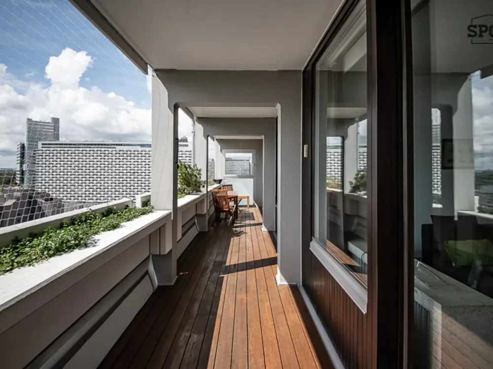 MÖBLIERT: 4 Zimmer Wohnung mit Blick über München