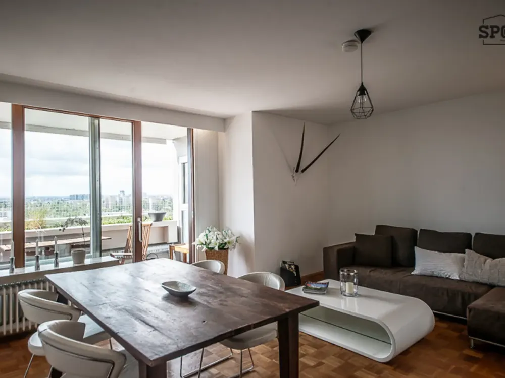 MÖBLIERT: 4 Zimmer Wohnung mit Blick über München