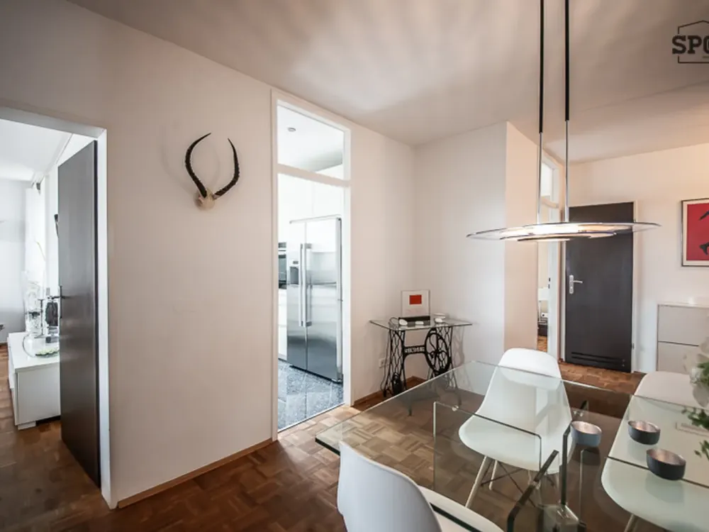 MÖBLIERT: 4 Zimmer Wohnung mit Blick über München