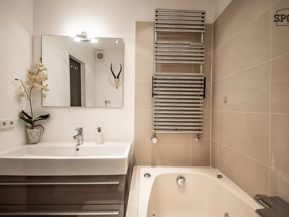 MÖBLIERT: 4 Zimmer Wohnung mit Blick über München