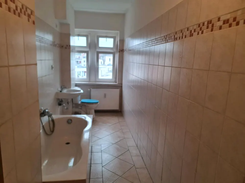 Schöne 2 Ziwg., ruhig und hell mit Kamin und EBK