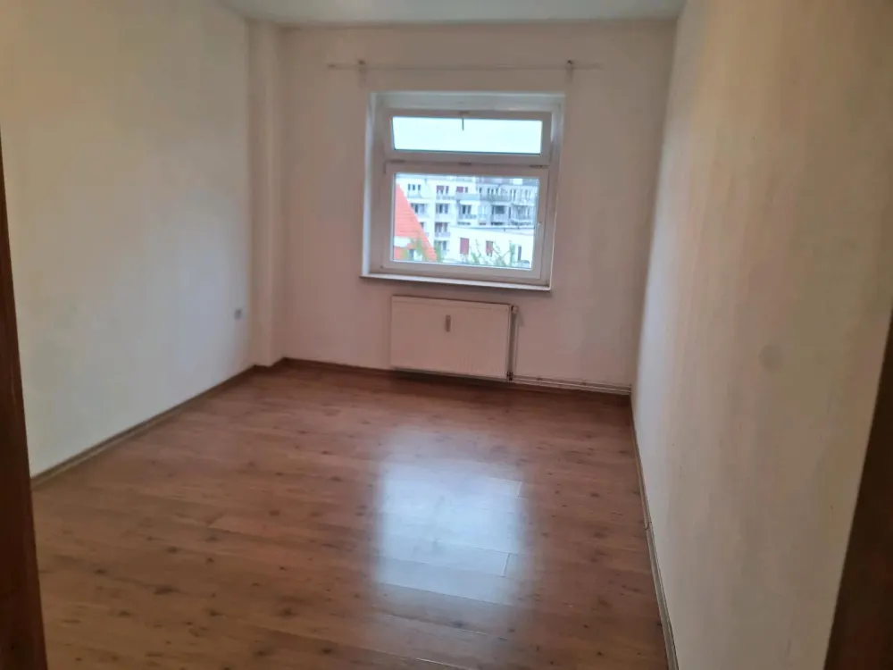 Schöne 2 Ziwg., ruhig und hell mit Kamin und EBK