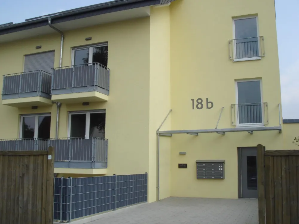 Schlosspark Apartments for Students & Trainees - Modern 1 Room Apartment
