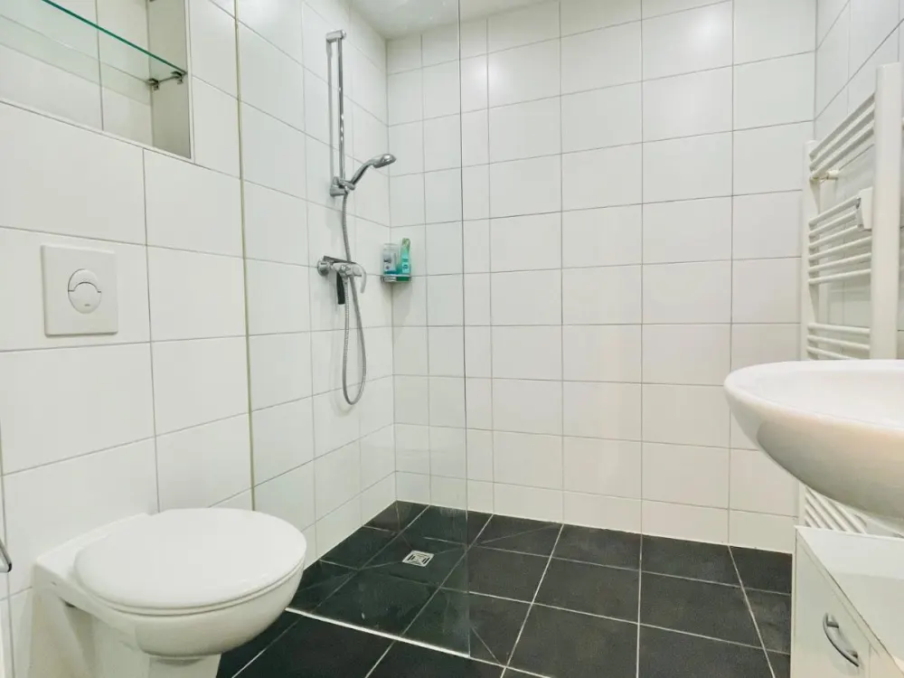 Schlosspark Apartments for Students & Trainees - Modern 1 Room Apartment