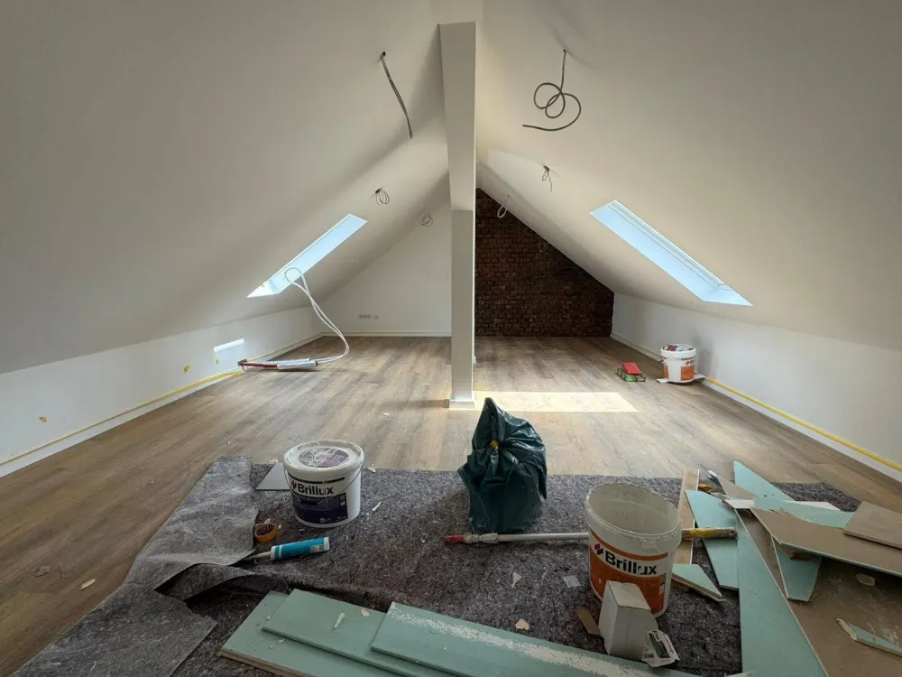 Erstbezug nach Kernsanierung, Moderne 2-Zimmer-Wohnung mit zusätzlicher Nutzfläche im DG in Nürnberg