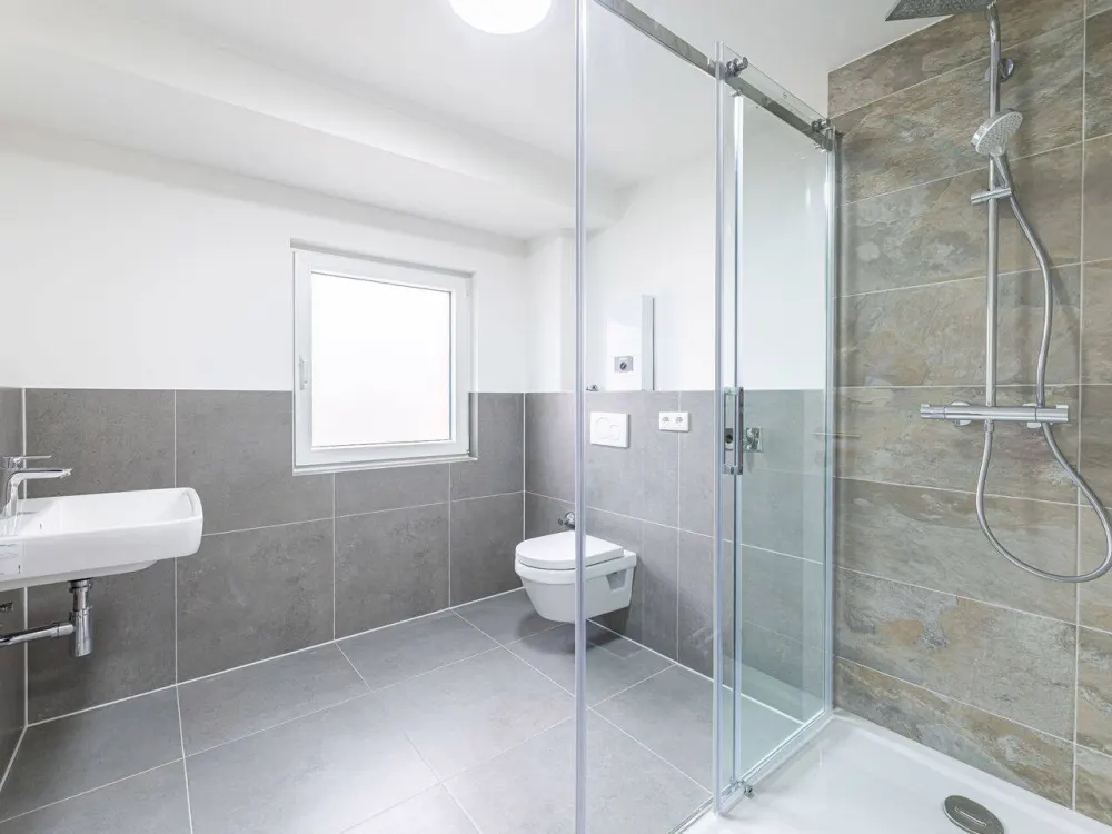 Erstbezug nach Kernsanierung, Moderne 2-Zimmer-Wohnung mit zusätzlicher Nutzfläche im DG in Nürnberg