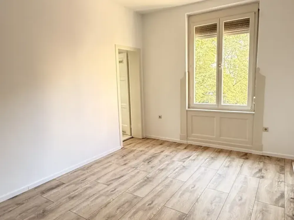 Charmante 2-Zimmer-Altbauwohnung mit Balkon in Stg-West