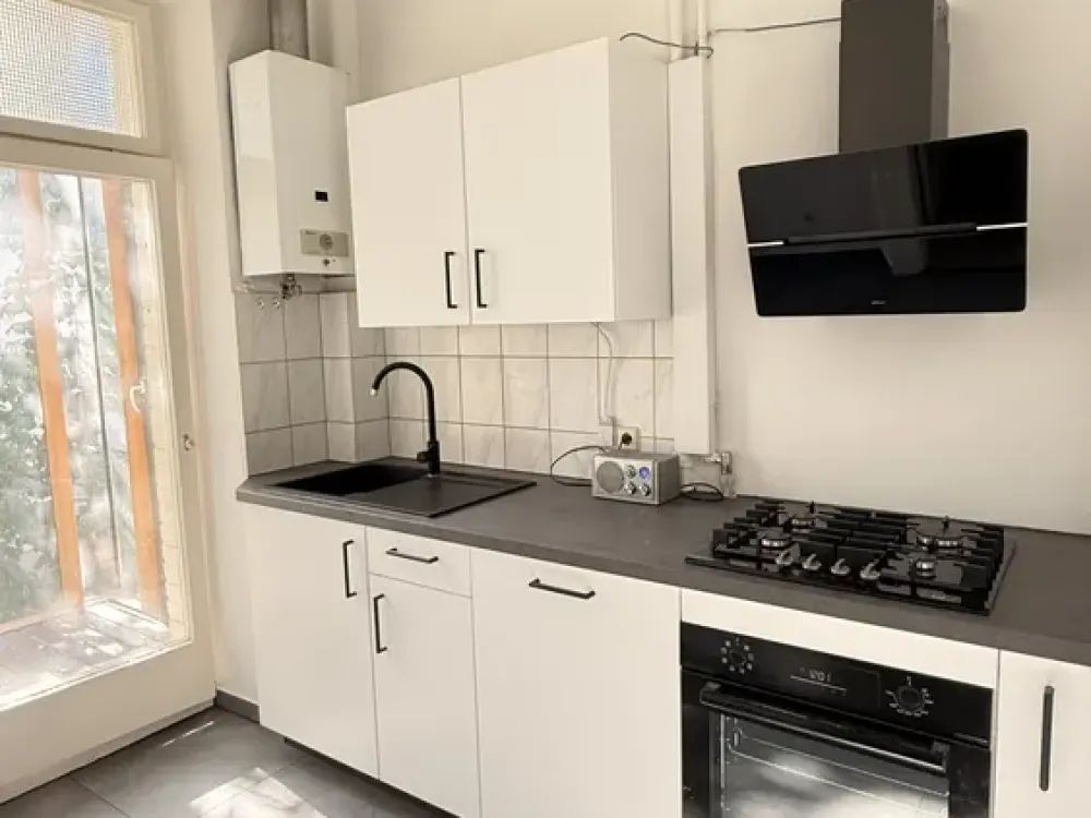 Charmante 2-Zimmer-Altbauwohnung mit Balkon in Stg-West