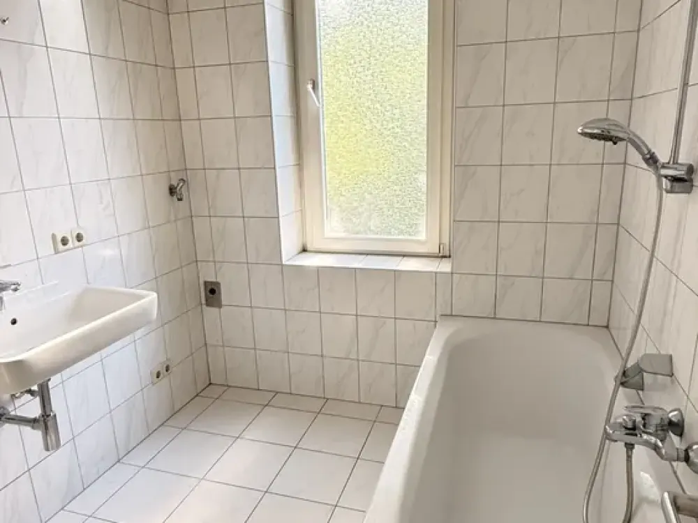 Charmante 2-Zimmer-Altbauwohnung mit Balkon in Stg-West
