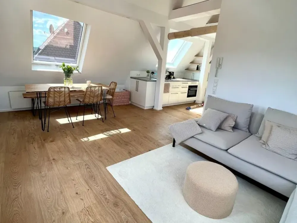 helle 1,5-Zimmer-Wohnung mit besonderem Flair in Stuttgart-Untertürkheim