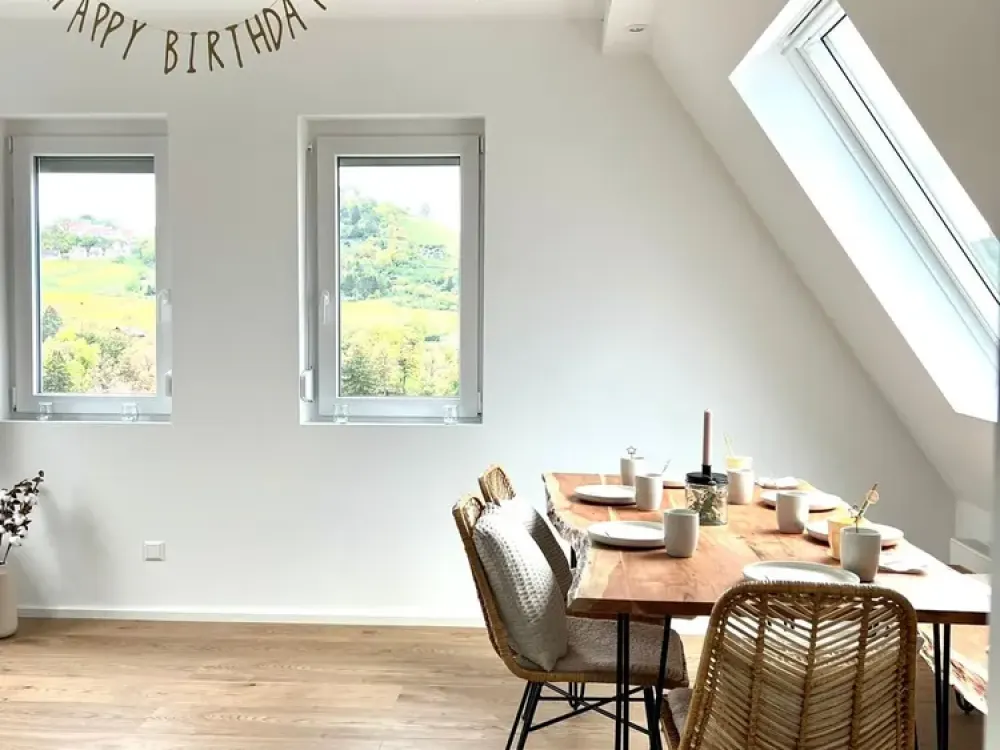 helle 1,5-Zimmer-Wohnung mit besonderem Flair in Stuttgart-Untertürkheim