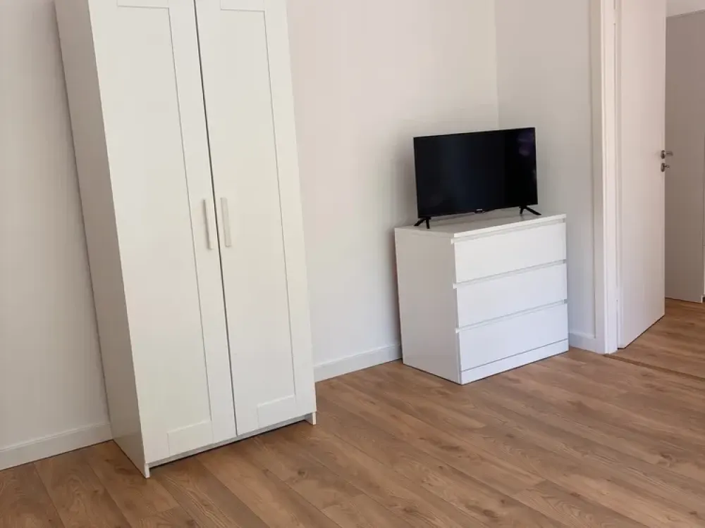Möblierte, renovierte 2-Zimmer-Wohnung mit 2 Schlafzimmern inkl. Wifi