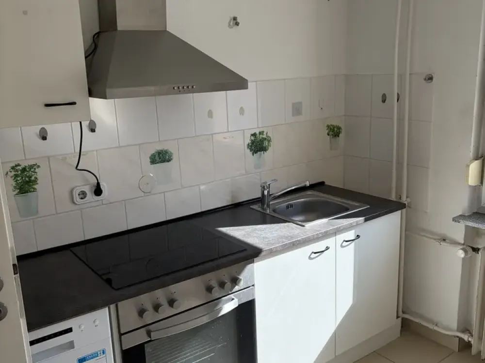Möblierte, renovierte 2-Zimmer-Wohnung mit 2 Schlafzimmern inkl. Wifi