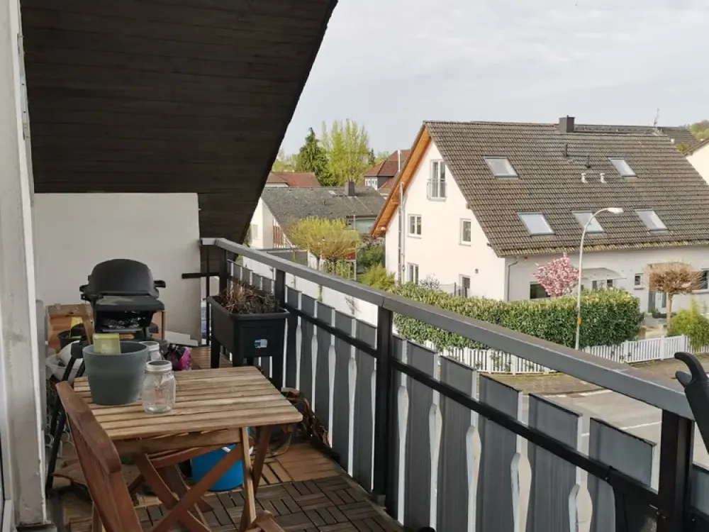 Gepflegte 2-ZW mit EBK und großem Balkon in guter Lage von Hofheim-Marxheim