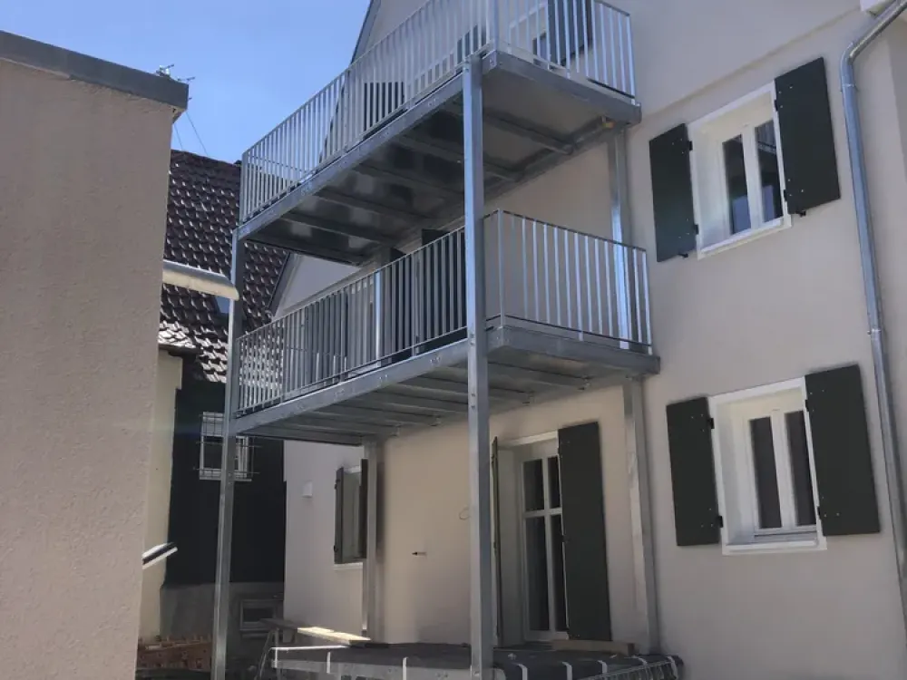 Erstbezug: Maisonette mit Balkon und Weitsicht (1. und 2. DG) im Kulturdenkmal