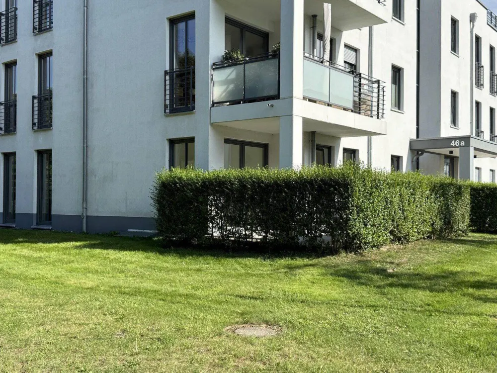 Only 100 m from the sea - Stylish 3-room apartment with branded fitted kitchen and underground parking space