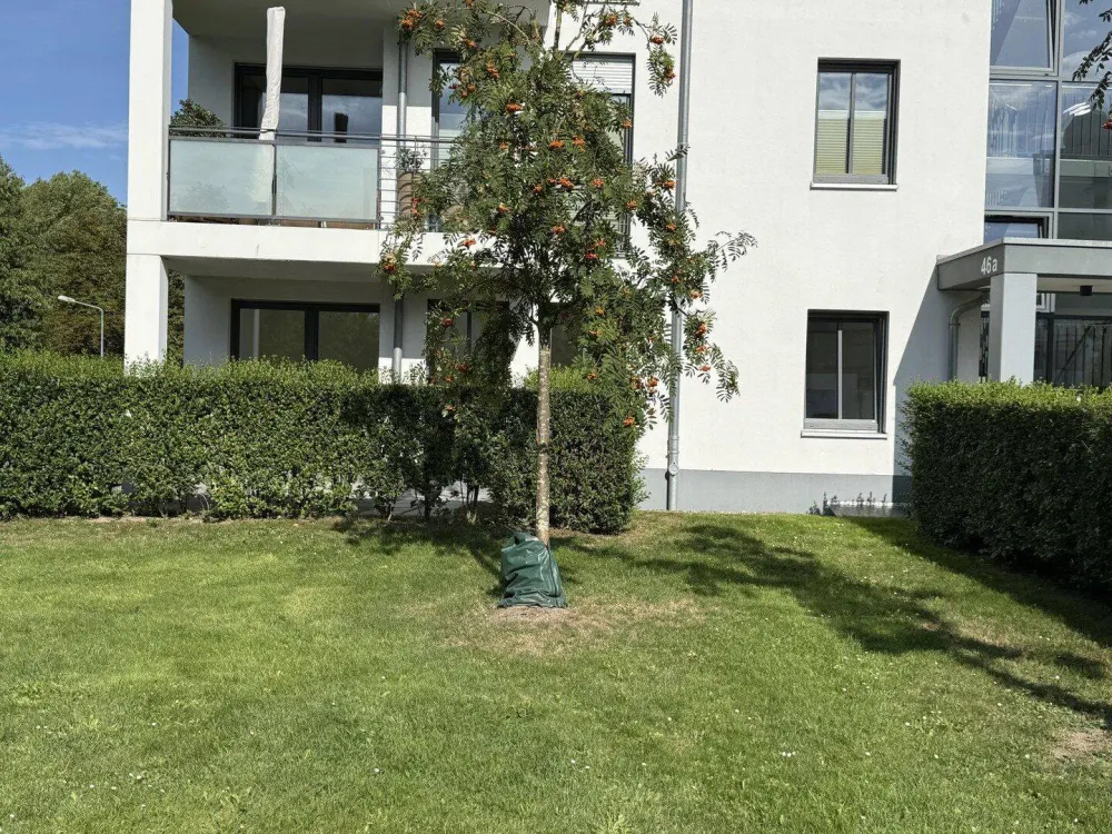 Only 100 m from the sea - Stylish 3-room apartment with branded fitted kitchen and underground parking space