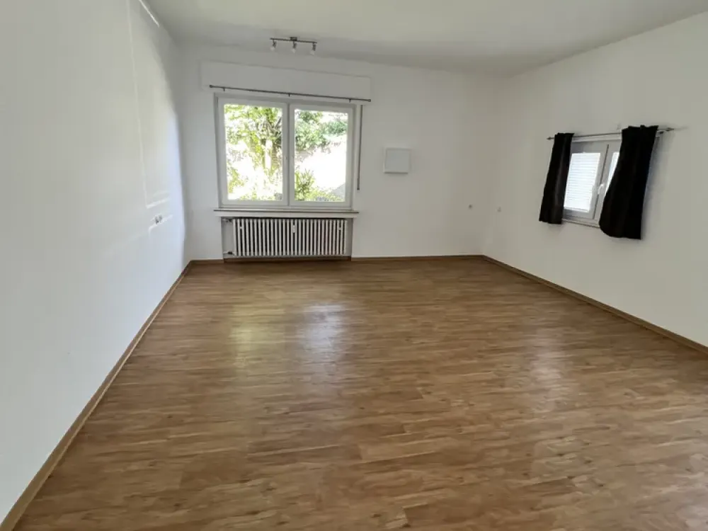 1-Zimmer Wohnung mit Einbauküche // Raumhöhe 3m