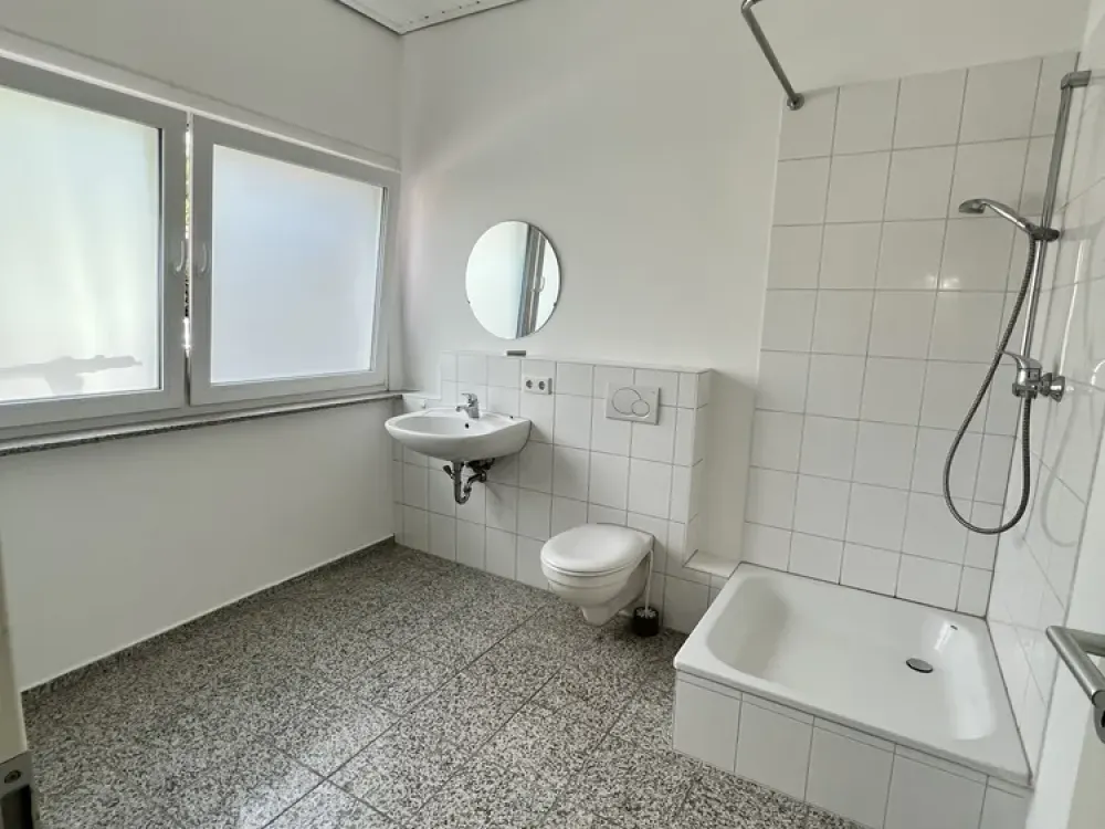 1-Zimmer Wohnung mit Einbauküche // Raumhöhe 3m