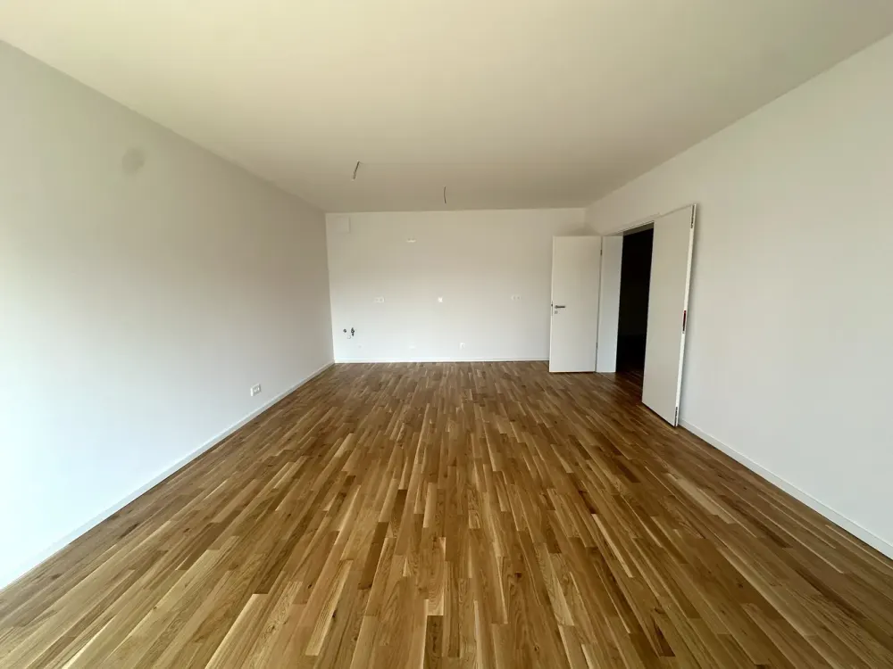 شقة فسيحة مكونة من 5 غرف مع شرفة في دريسدن-فريدريششتات، للسكن لأول مرة