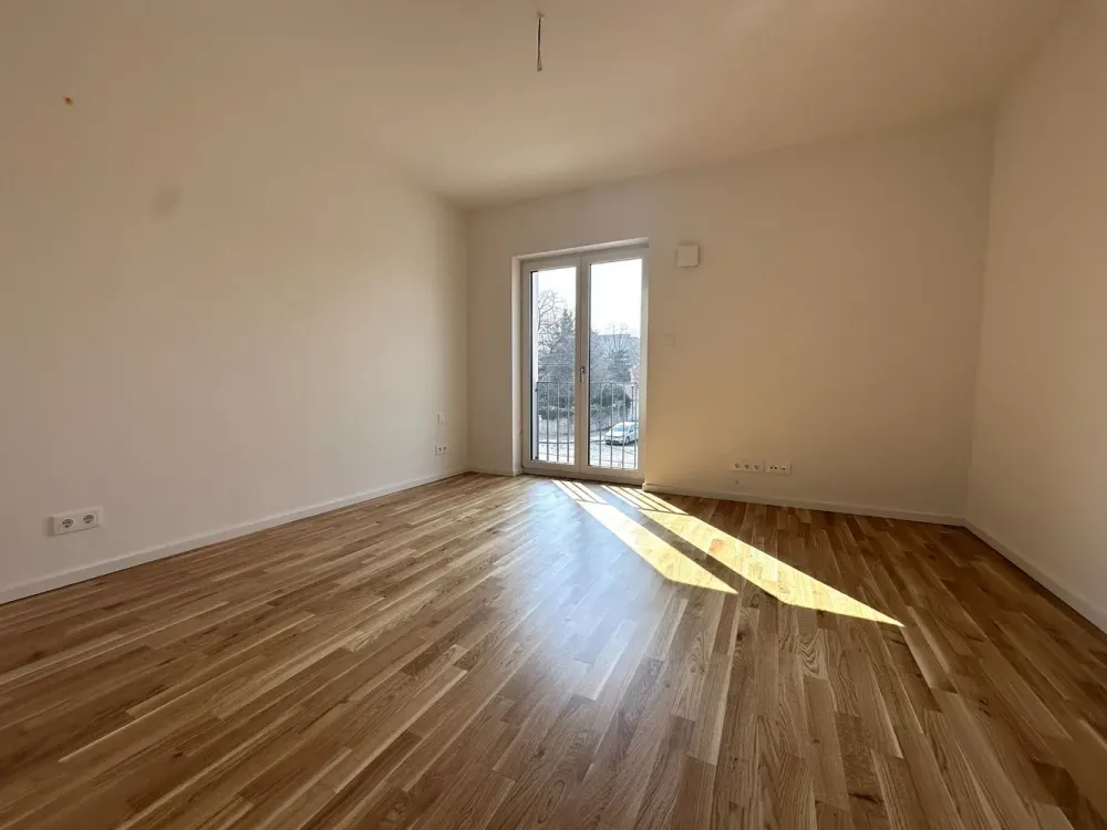 شقة فسيحة مكونة من 5 غرف مع شرفة في دريسدن-فريدريششتات، للسكن لأول مرة