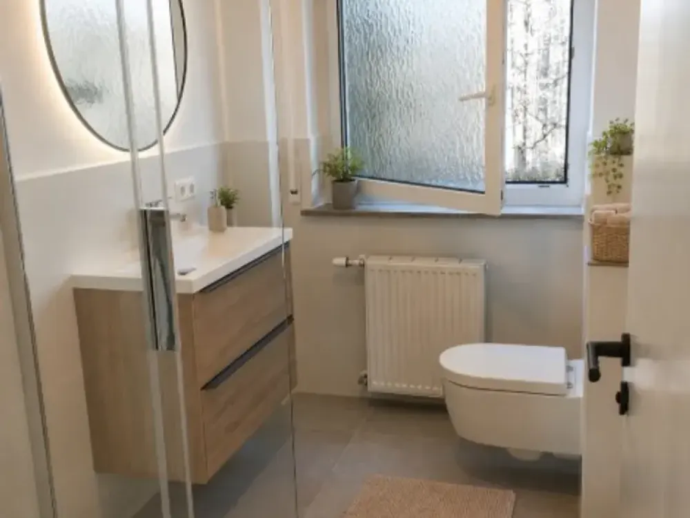 Kernsanierte, stilvolle 3-Zimmer-Wohnung in ruhiger Waldrandlage