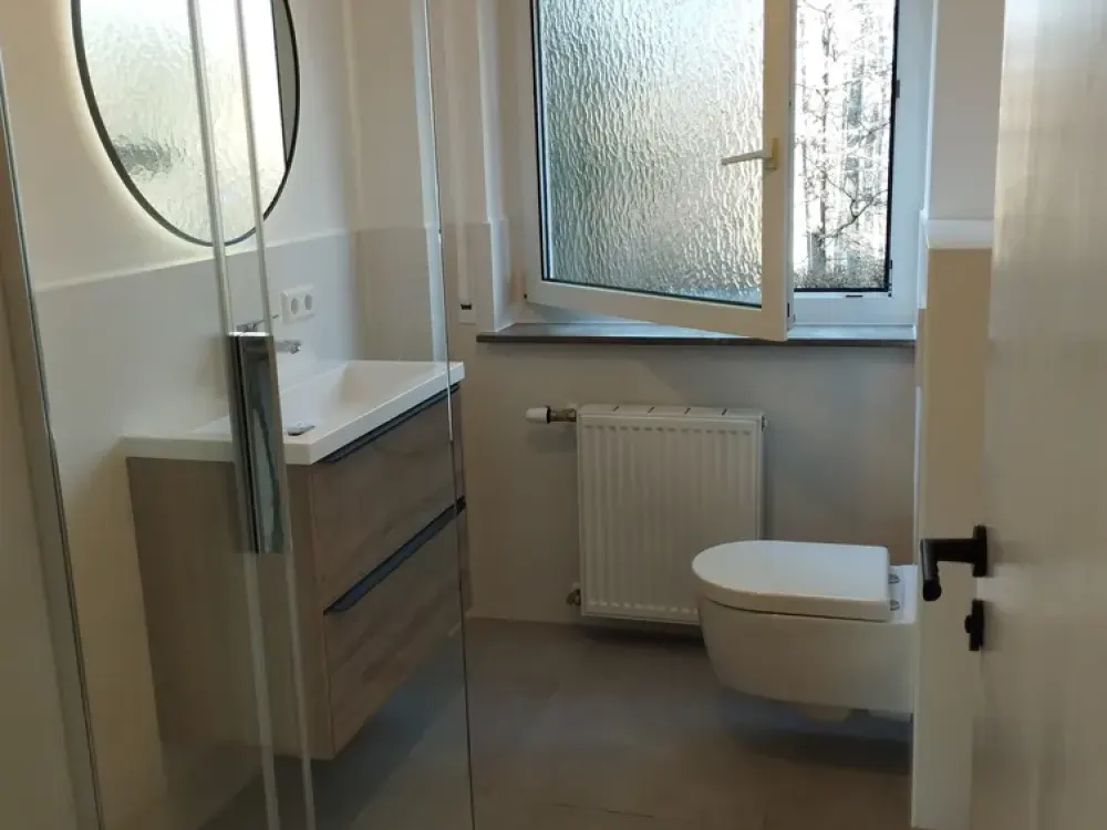 Kernsanierte, stilvolle 3-Zimmer-Wohnung in ruhiger Waldrandlage