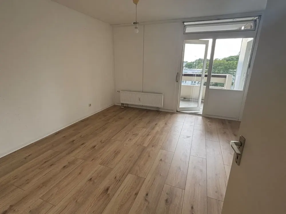 Frisch renovierte 3 Zimmer Wohnung mit Gäste WC und Balkon!