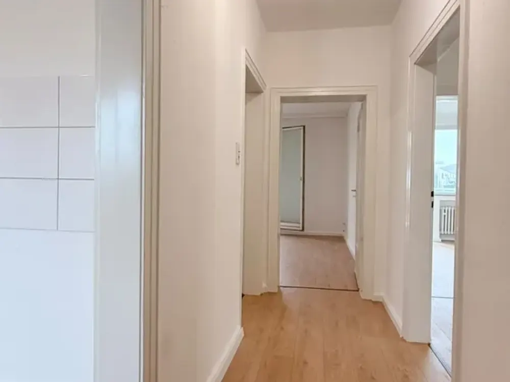 Helle 3-Zimmer-Dachgeschosswohnung mit großzügigem Rundum-Balkon