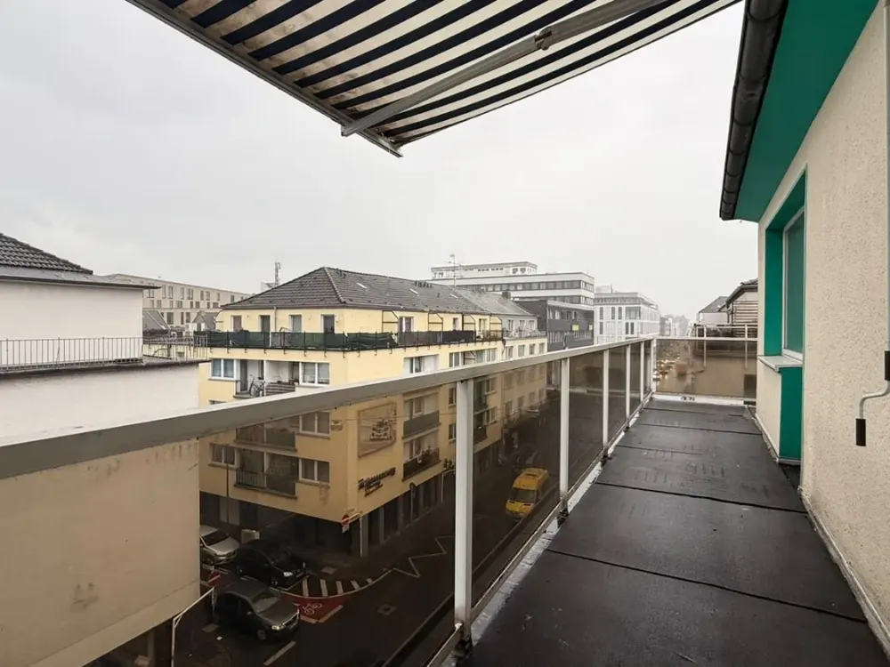 Helle 3-Zimmer-Dachgeschosswohnung mit großzügigem Rundum-Balkon